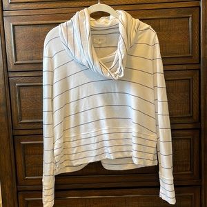 Loose turtle neck short waist sweater✨